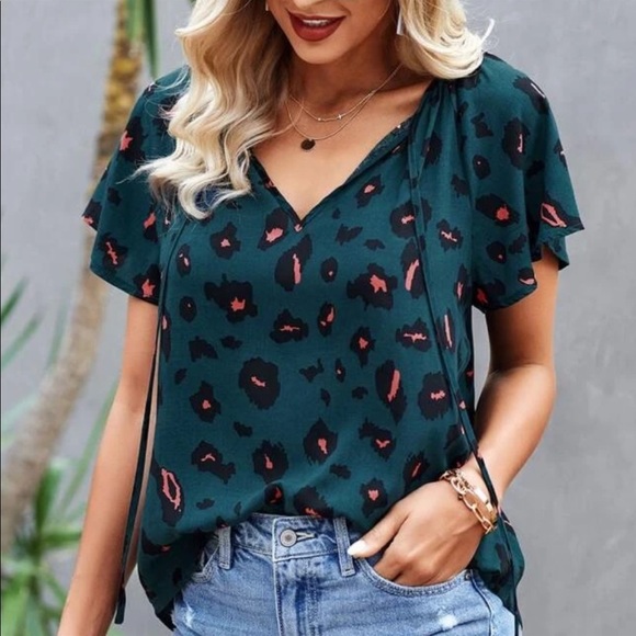 Leopard Print Butterfly Sleeve Top Blouse - Picture 2 of 4